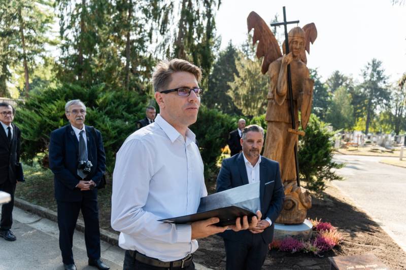 Szent Mihaly szobor_27.jpg